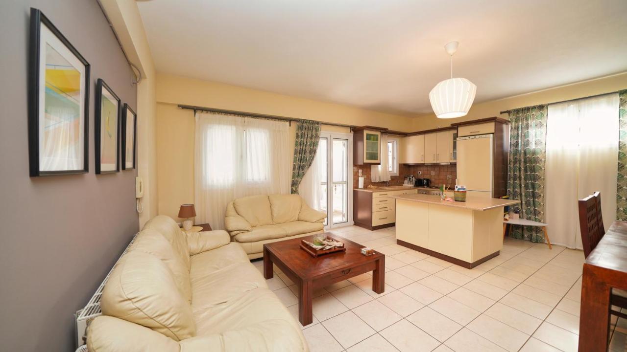 Tzofa'S Apartment Ermioni Bagian luar foto
