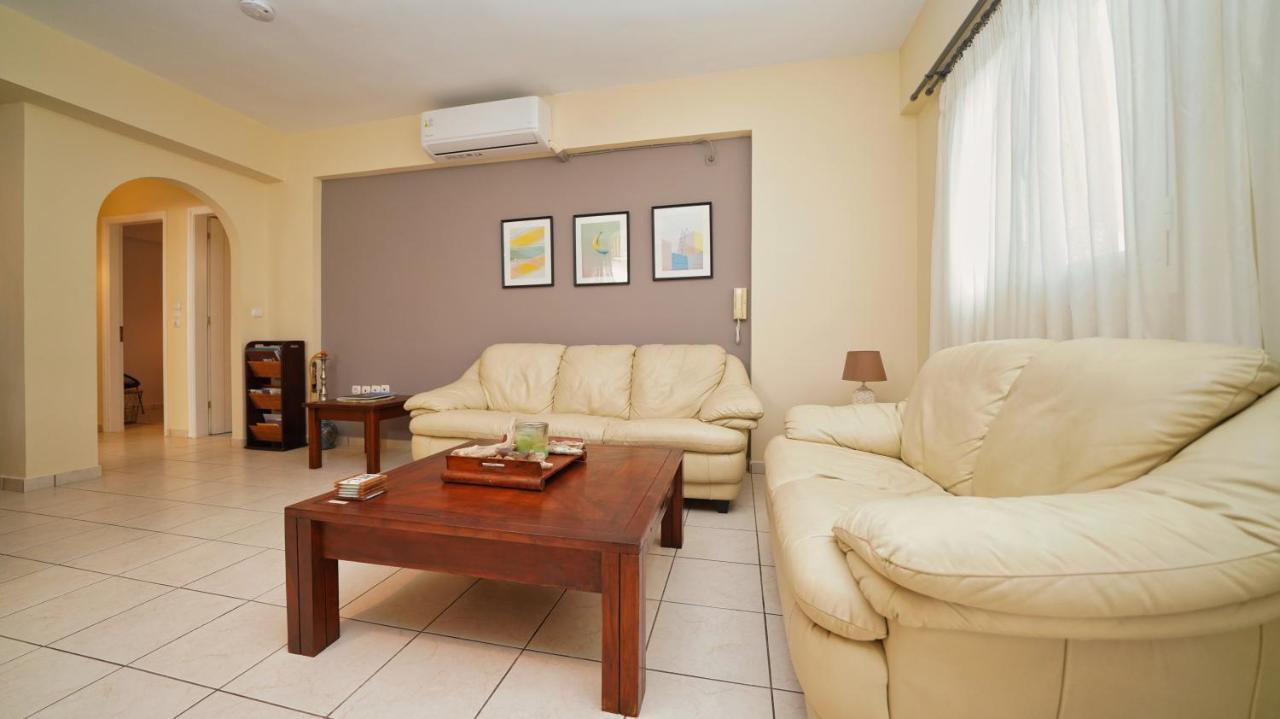 Tzofa'S Apartment Ermioni Bagian luar foto